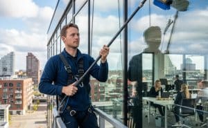 vinduespudsning til virksomheder Aarhus